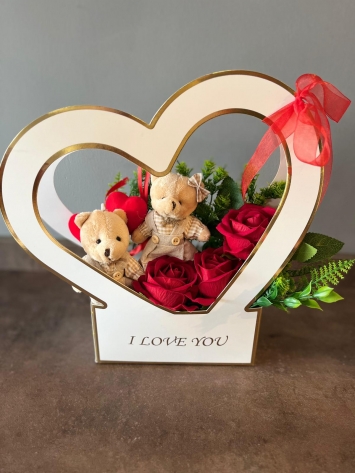 KALPLİ KUTUDA YAPAY GÜLLER 