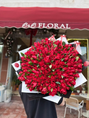 300 KIRMIZI GÜL BUKETİ