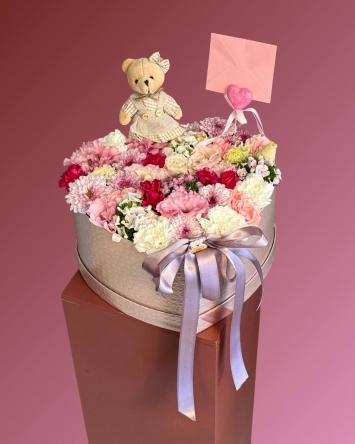 kız bebek için büyük kutu aranjmanı